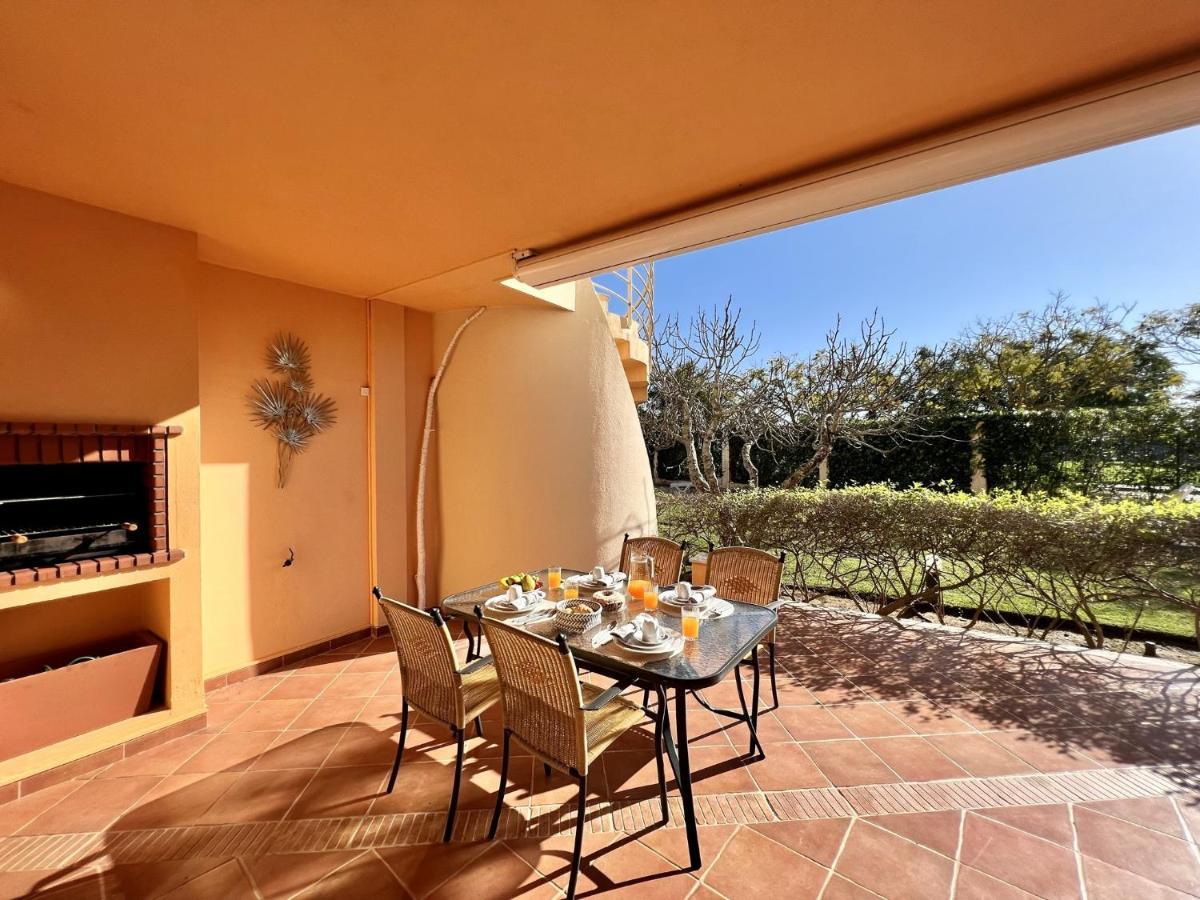Paradise With Pool By Homing Apartment